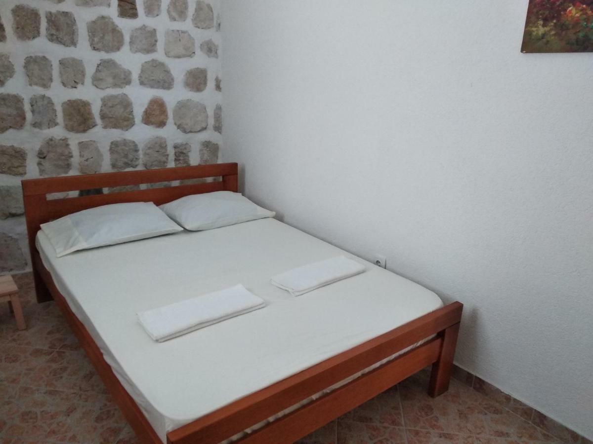 Апартаменти Old House Пераст